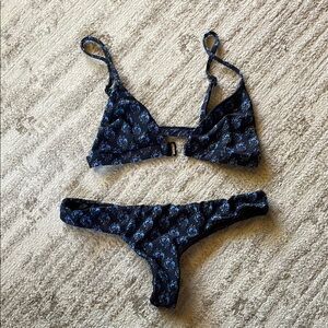 Acacia set in Wisteria